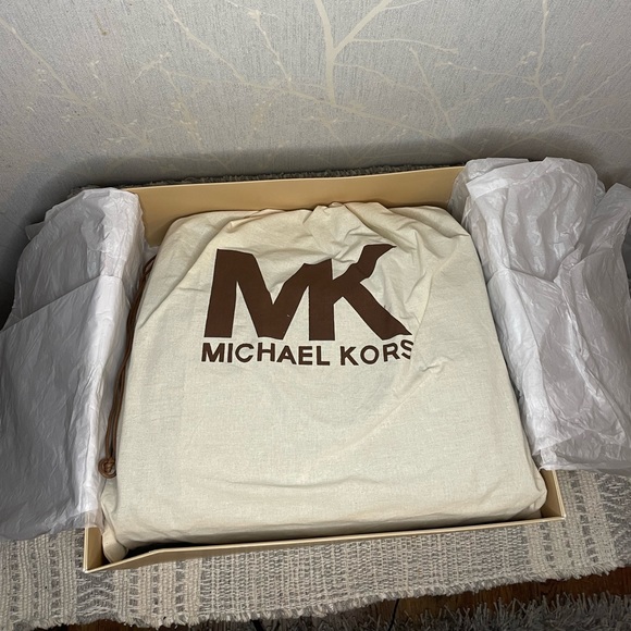 BRAND NEW!!!! Michael Kors Tote Bag - Picture 3 of 9